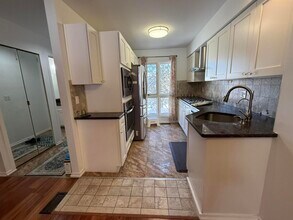 1082 Greenhills Dr in Ann Arbor, MI - Building Photo - Building Photo