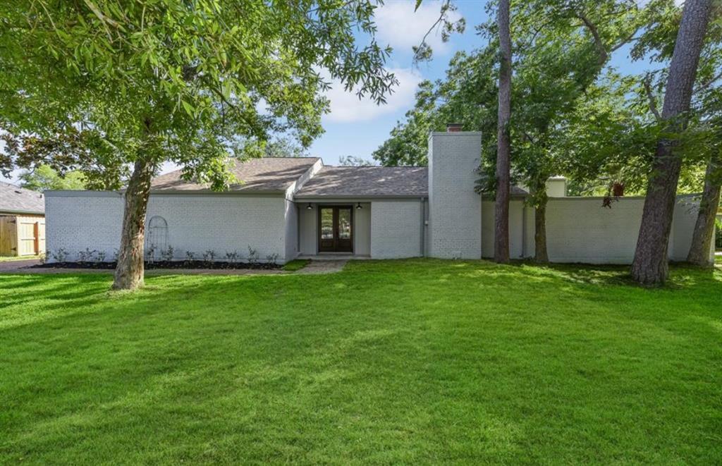 6 Earlham Dr in Friendswood, TX - Building Photo