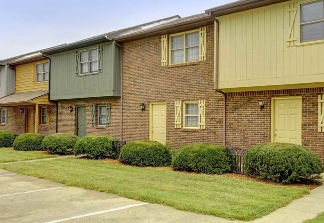 Woodside Townhomes in Radcliff, KY - Building Photo - Building Photo