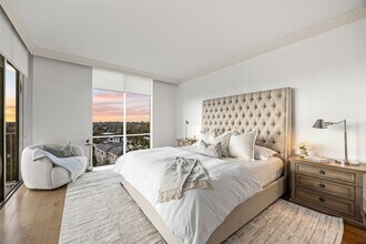 3711 San Felipe St in Houston, TX - Building Photo - Building Photo