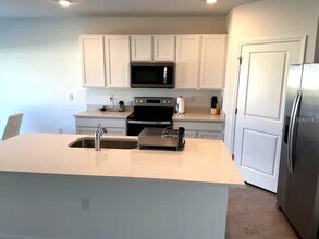 3440 Ivy Holw Dr in Plant City, FL - Foto de edificio - Building Photo