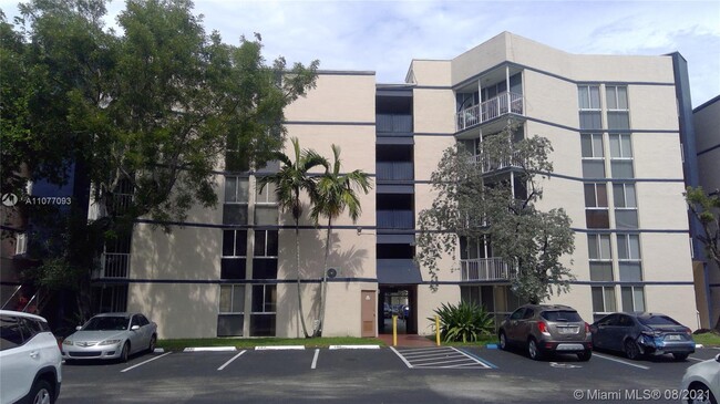 6995 NW 186th St, Unit 000 in Hialeah, FL - Building Photo - Building Photo