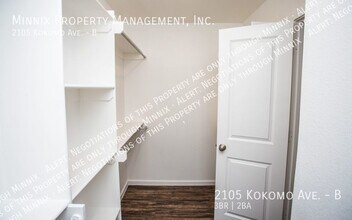 2105 Kokomo Ave-Unit -B in Lubbock, TX - Foto de edificio - Building Photo