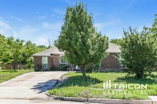 114 Jordan Dr in Red Oak, TX - Building Photo