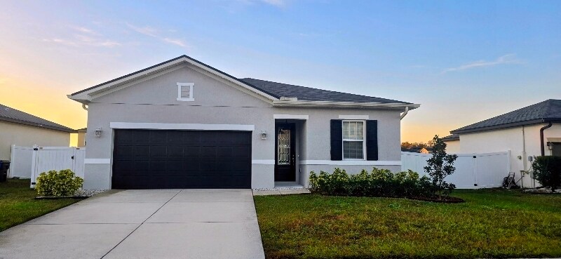 5631 Western Sun Dr in St. Cloud, FL - Foto de edificio