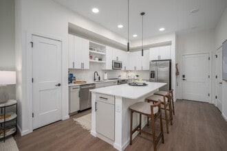 Fiori Apartments in Naples, FL - Foto de edificio - Building Photo