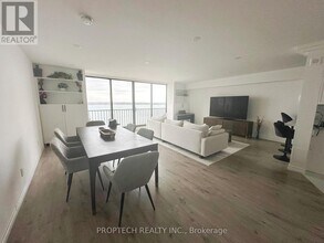 33 Harbour Square in Toronto, ON - Building Photo - Building Photo