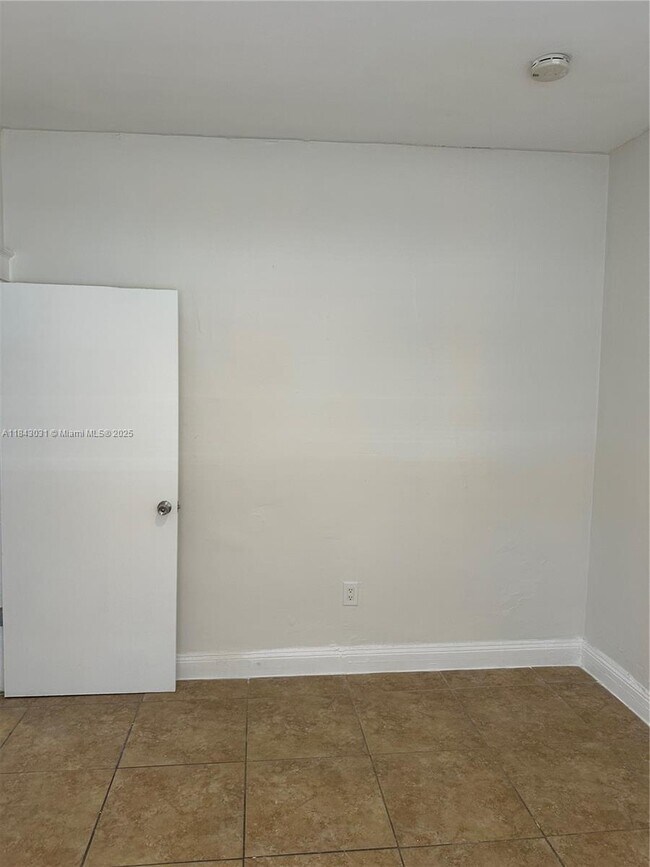 4701 SW 8th St in Coral Gables, FL - Building Photo - Building Photo