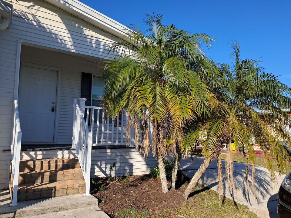 208 Tiel Ave in North Fort Myers, FL - Building Photo