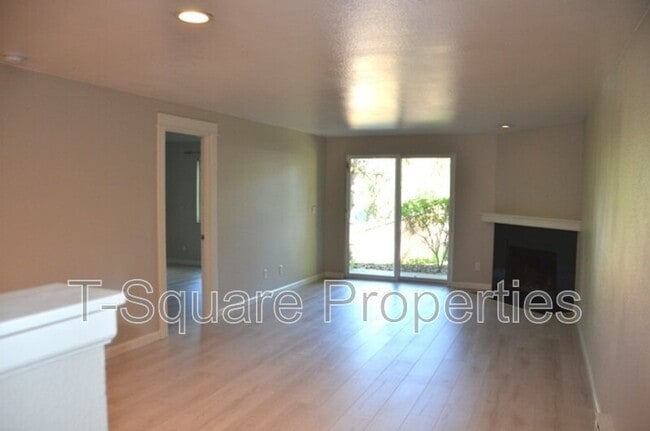 726 Kirkland Cir in Kirkland, WA - Building Photo - Building Photo