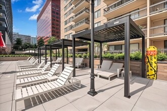 Crystal Square in Arlington, VA - Foto de edificio - Building Photo