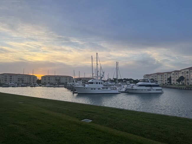 property at 16 Harbour Isle Dr W