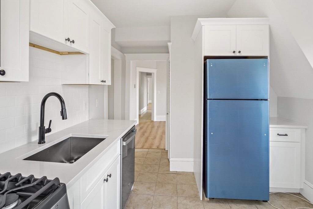 402 Neponset Ave in Boston, MA - Building Photo