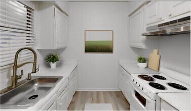 7401 N Lamar Blvd, Unit 125 in Austin, TX - Building Photo - Building Photo