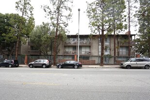Meadows Apartments in Culver City, CA - Building Photo