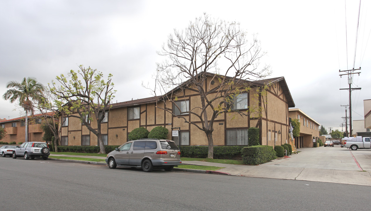 112-114 N Nicholson Ave in Monterey Park, CA - Building Photo