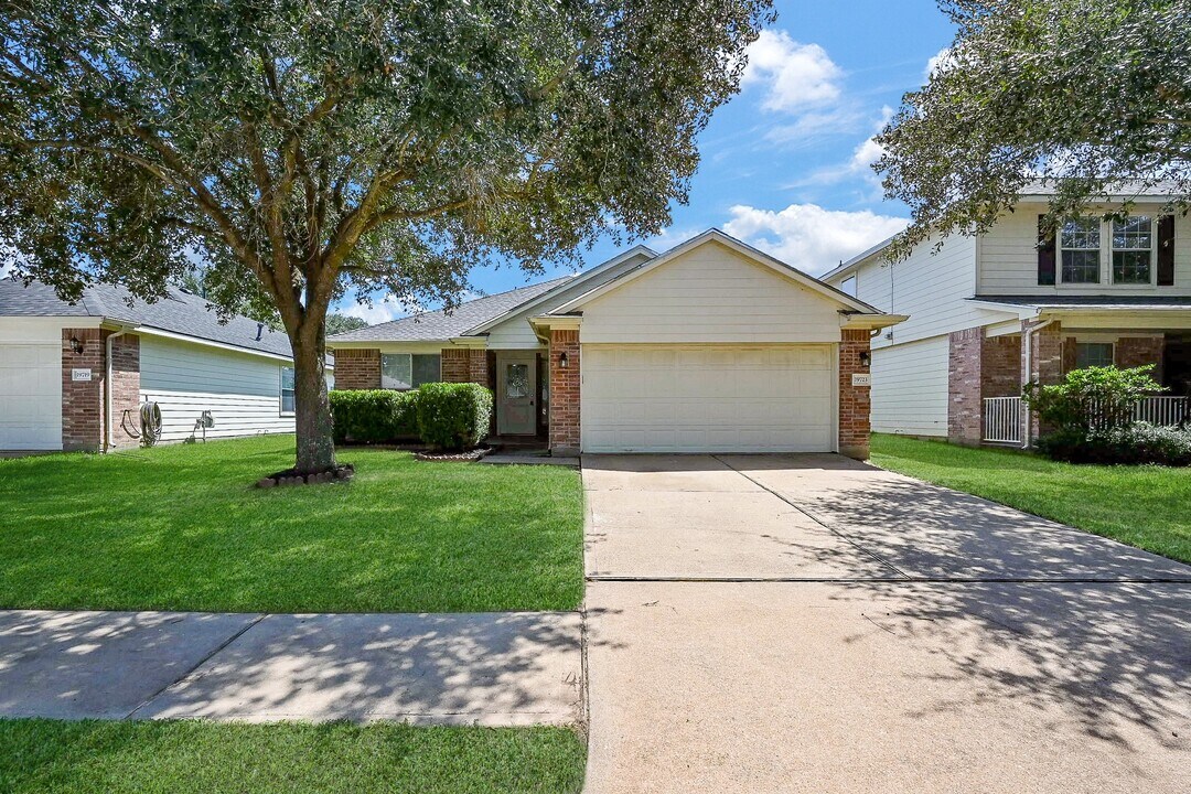 19723 Hon Ct in Katy, TX - Foto de edificio