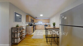216 Babcock St in Brookline, MA - Building Photo