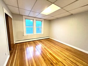 36 Ferncliff Ave in North Providence, RI - Foto de edificio - Building Photo