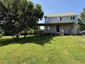 157 Briarwood Ave in Middletown, RI - Building Photo