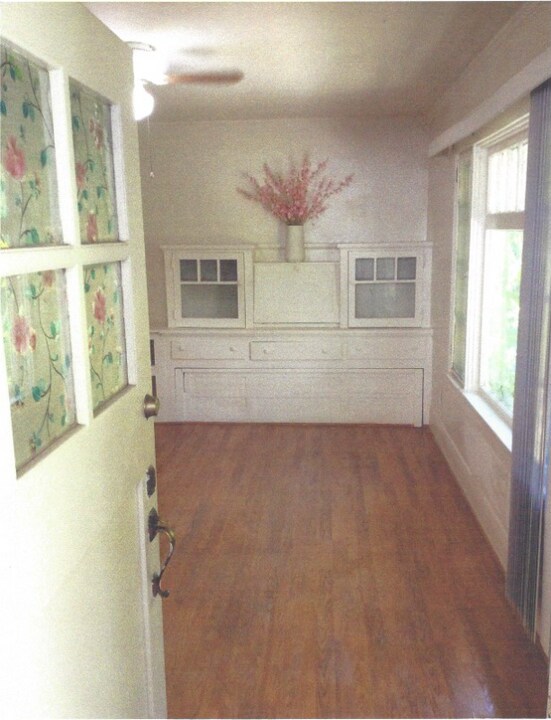 581 N Euclid Ave in Upland, CA - Building Photo