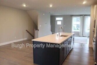 137 Marketplace Ave in Moon Township, PA - Building Photo - Building Photo