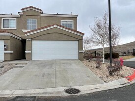 5770 Vista Serena Way in Sparks, NV - Building Photo