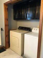 8 Raymond St, Unit 201 in Biddeford, ME - Foto de edificio - Building Photo