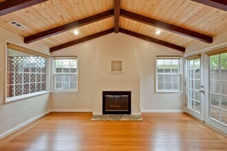 832 Los Robles Ave in Palo Alto, CA - Building Photo - Building Photo