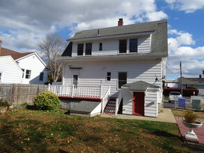 45 Olive St in Waterford, CT - Building Photo - Building Photo