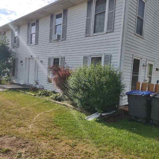 2421 Camelot Blvd in Sheboygan, WI - Building Photo - Building Photo