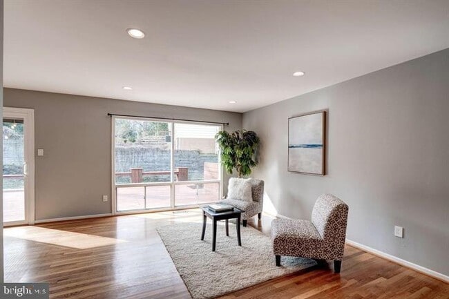 1700 Pebble Beach Dr in Vienna, VA - Building Photo - Building Photo