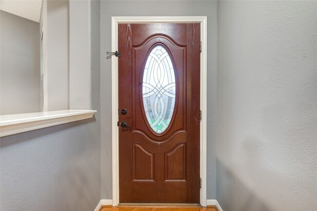 property at 2931 Meadowglen Cove