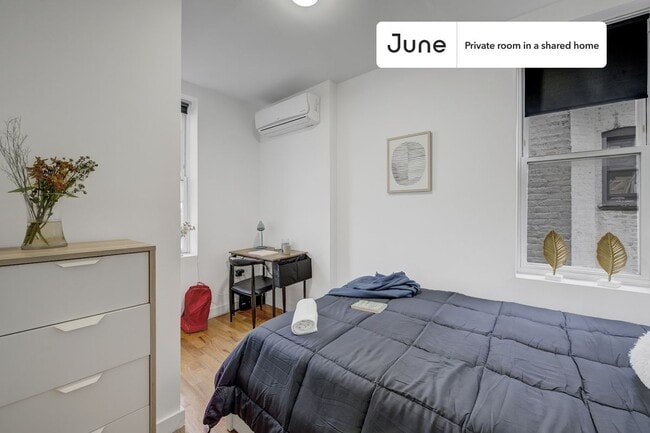 Room in Shared 5.0 bed/1.5 bath home in Queens, NY - Building Photo - Building Photo