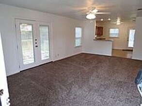 AUG 2026 MOVE IN! UPDATED 2/2 HOUSE IN BRYAN in Bryan, TX - Building Photo - Building Photo