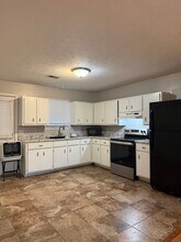 11 Oak St, Unit 13 Oak Street in Porterdale, GA - Foto de edificio - Building Photo