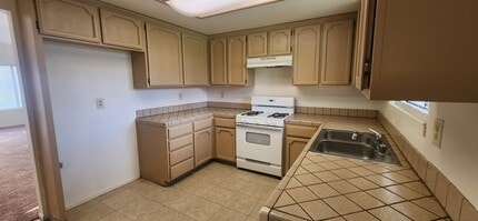 5113 Gaylene Ave in Bakersfield, CA - Foto de edificio - Building Photo