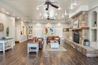 Sierra Village in Truckee, CA - Foto de edificio - Interior Photo