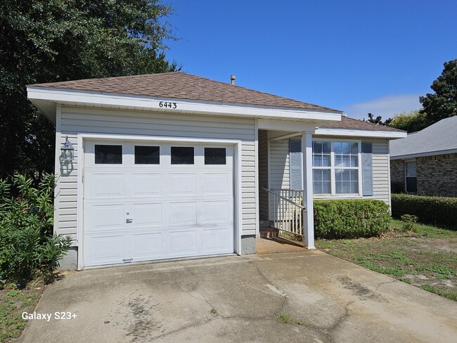 6443 Outrigger Cove in Gulf Breeze, FL - Foto de edificio - Building Photo