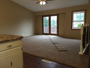 105 Duesenberg Dr in Conrad, IA - Building Photo - Building Photo