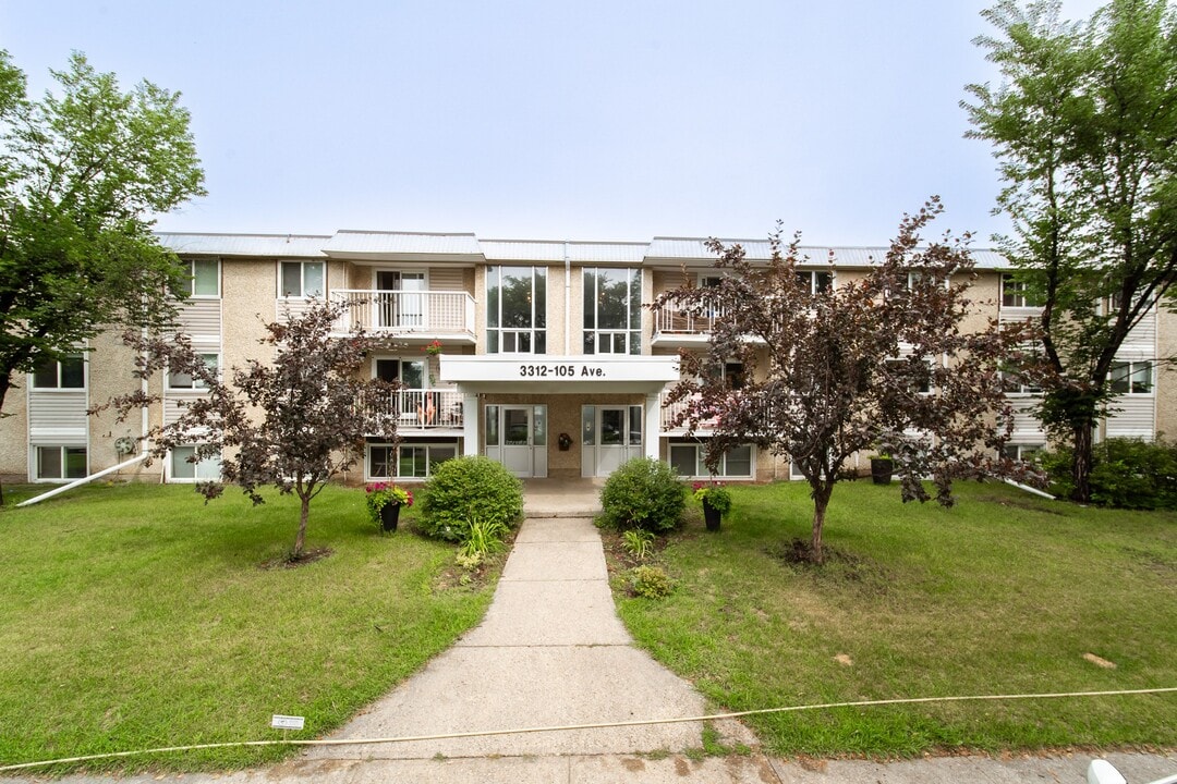 3312 105 Av NW in Edmonton, AB - Building Photo