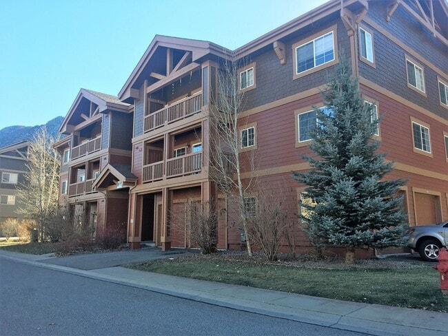 property at 560 River View Dr