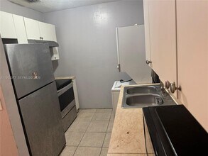 2500 NW 9th Ct in Fort Lauderdale, FL - Building Photo - Building Photo