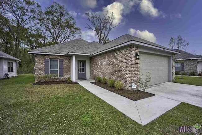 property at 692 Pine Hollow Dr