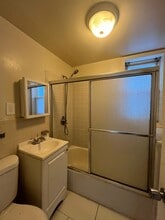 67 W 53rd St, Unit 2 in Bayonne, NJ - Foto de edificio - Building Photo