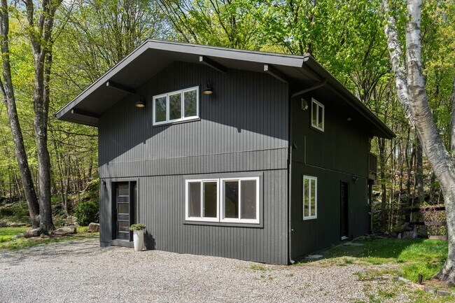 property at 5 S Bedford Rd
