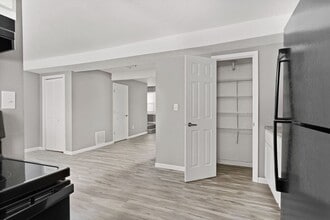 Spring Creek Townhomes in Springfield, IL - Building Photo - Building Photo