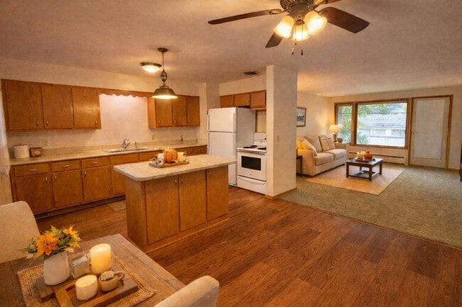 2402 Fremont Ave in Madison, WI - Building Photo - Building Photo