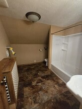 422 W 17th Ave, Unit 2 in Oshkosh, WI - Building Photo - Building Photo