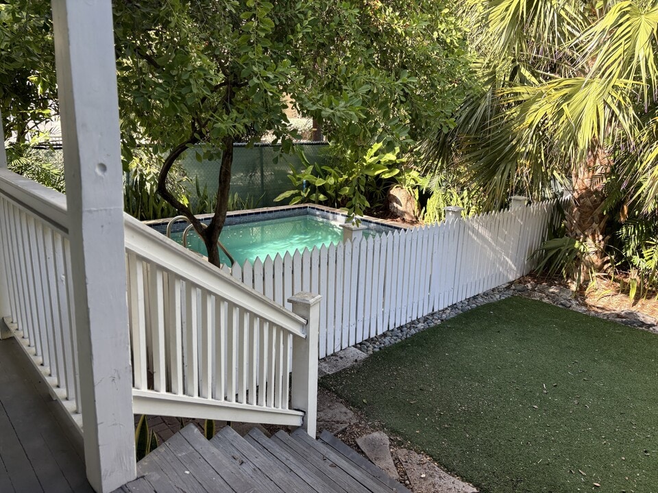 1017 White St, Unit #1 in Key West, FL - Building Photo